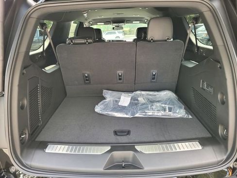 New 2025 Chevrolet Suburban Premier image 21