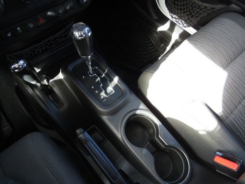 Used 2012 Jeep Wrangler Sahara w/ Connectivity Group image 22