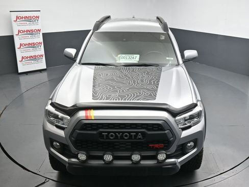 Used 2021 Toyota Tacoma TRD Off-Road AWD/4WD image 11