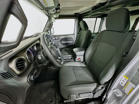 Used 2018 Jeep Wrangler Unlimited Sport image 13