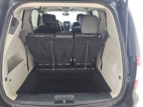 Used 2014 Chrysler Town & Country Touring-L w/ Driver Convenience Group FWD image 10
