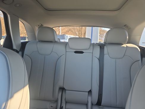 Used 2023 Audi Q5 e Premium Plus w/ Premium Plus Package image 47