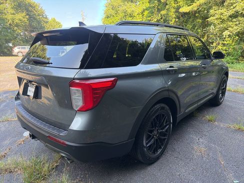 Used 2022 Ford Explorer XLT w/ Equipment Group 202A RWD image 7