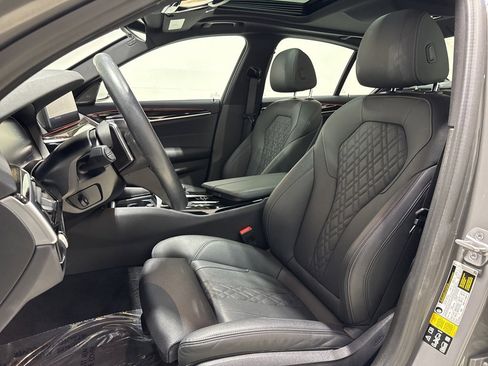 Used 2022 BMW 530i xDrive 530i xDrive w/ Premium Package image 11