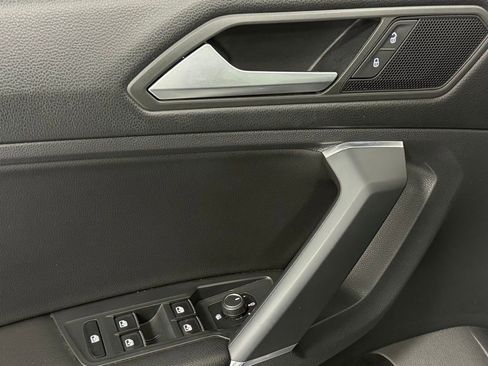 Used 2020 Volkswagen Tiguan SE R-Line image 11