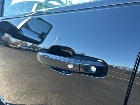 Used 2024 GMC Sierra 2500 AT4 image 15