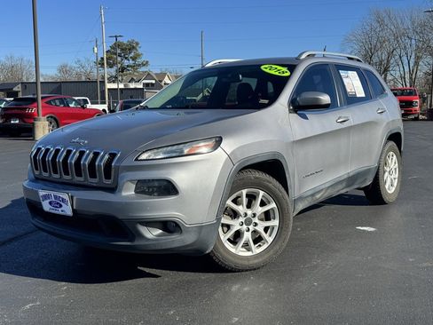 Used 2018 Jeep Cherokee Latitude Plus image 28