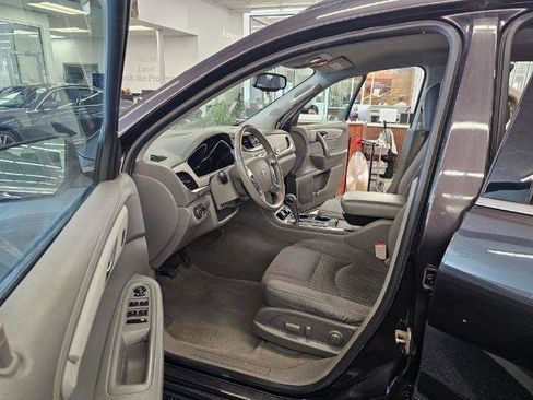 Used 2016 Chevrolet Traverse LT w/ Style and Technology Package FWD image 8