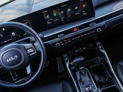 Certified 2024 Kia Sorento SX image 18