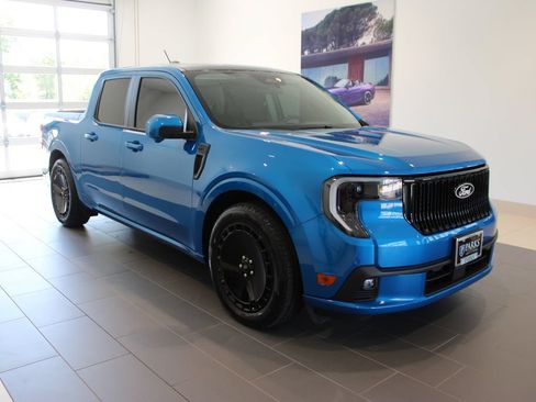 Used 2025 Ford Maverick Lobo AWD/4WD image 2