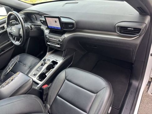 Used 2020 Ford Explorer XLT w/ Equipment Group 202A AWD/4WD image 15