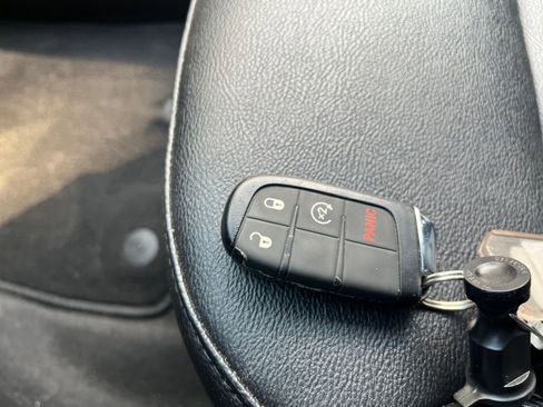 Used 2025 Jeep Compass Limited image 21