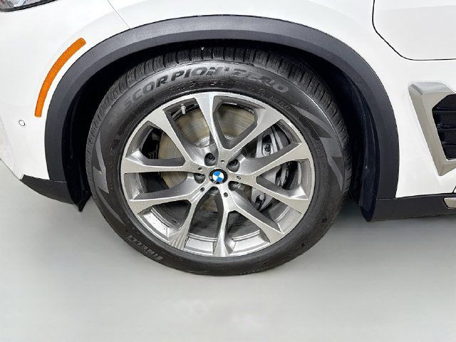 Used 2026 BMW X5 xDrive50e AWD/4WD image 33