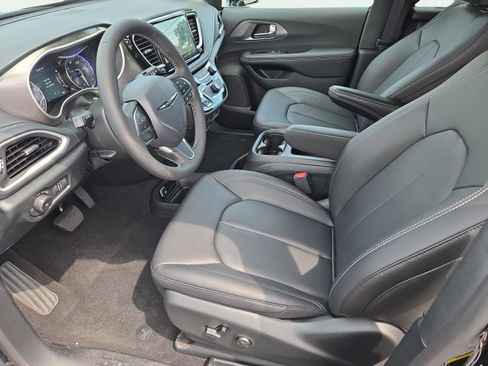New 2026 Chrysler Pacifica Select image 11