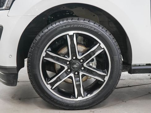Used 2021 Ford Expedition Limited AWD/4WD image 28