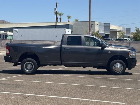 Used 2024 RAM 3500 Tradesman w/ Chrome Appearance Group AWD/4WD image 4