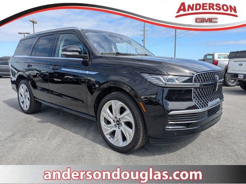 Used 2025 Lincoln Navigator Reserve AWD/4WD image 1