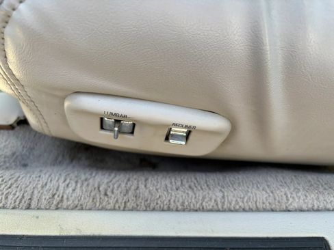 Used 1995 Lincoln Town Car Signature RWD image 34
