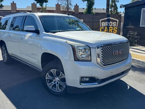 Used 2015 GMC Yukon XL Denali w/ Touring Package image 4
