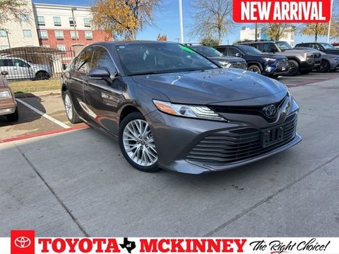 Used 2020 Toyota Camry XLE image 1