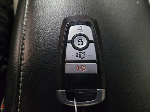 Used 2020 Ford Fusion SE w/ Fleet SE Value Package FWD image 32