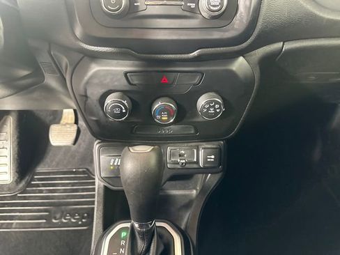Certified 2019 Jeep Renegade Sport w/ Sport Appearance Group AWD/4WD image 28