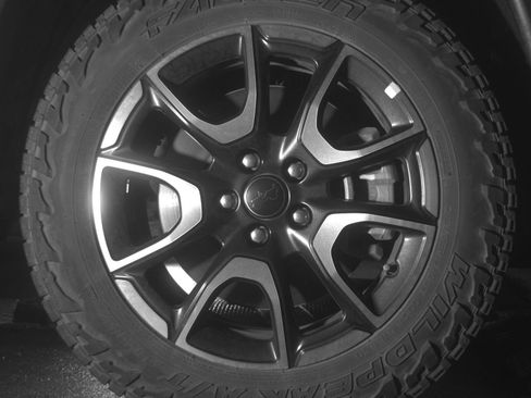 Used 2025 Jeep Compass Trailhawk image 13