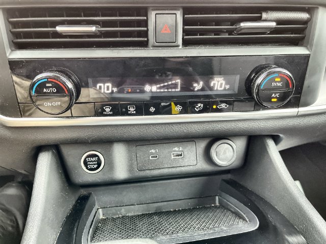 Used 2023 Nissan Rogue SV AWD/4WD image 24