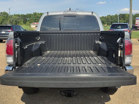 Used 2021 Toyota Tacoma TRD Off-Road AWD/4WD image 21