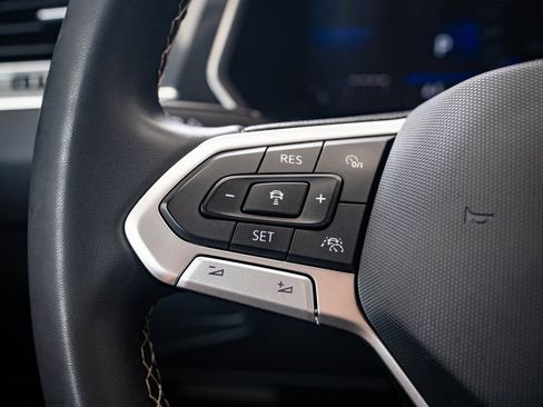 Used 2022 Volkswagen Tiguan SE image 22