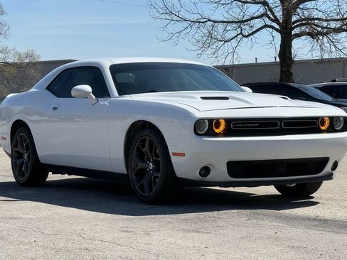 Used 2018 Dodge Challenger SXT Plus RWD image 7
