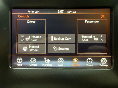 Used 2019 Jeep Cherokee Latitude Plus w/ Cold Weather Group AWD/4WD image 17