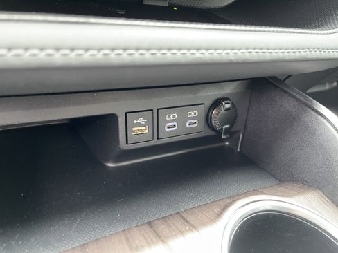 Used 2024 Toyota Highlander Platinum image 31