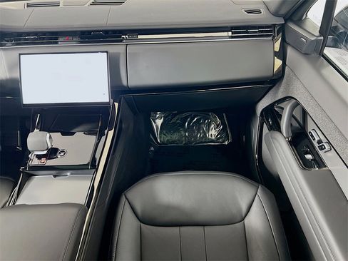 Used 2025 Land Rover Range Rover Sport SE image 25