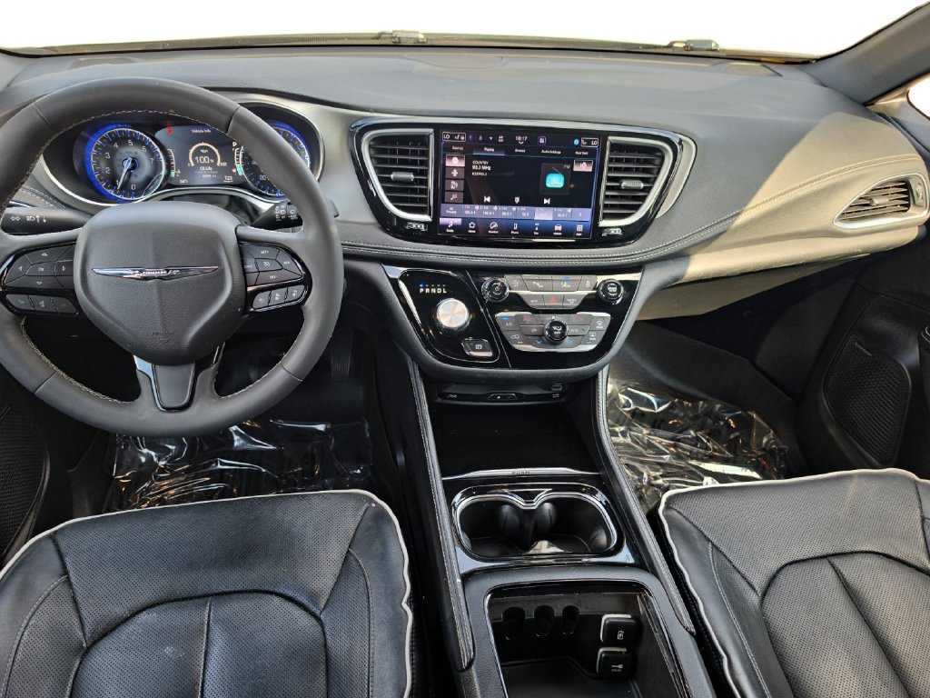 Used 2023 Chrysler Pacifica Limited w/ Uconnect Theater Family Group AWD/4WD image 11