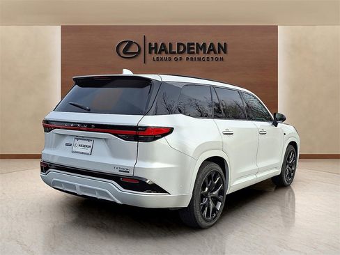 New 2026 Lexus TX 500h AWD image 4