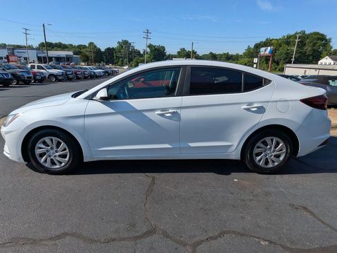 Used 2020 Hyundai Elantra SE FWD image 4