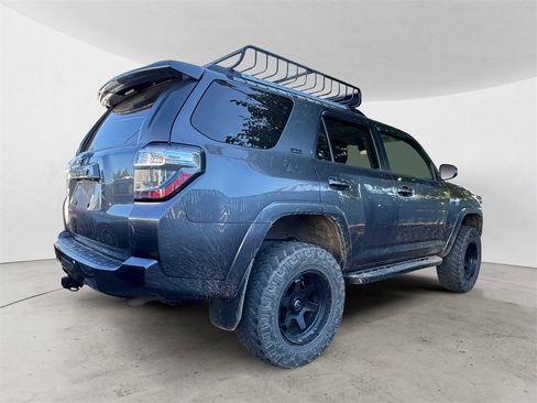 Used 2022 Toyota 4Runner SR5 Premium image 4