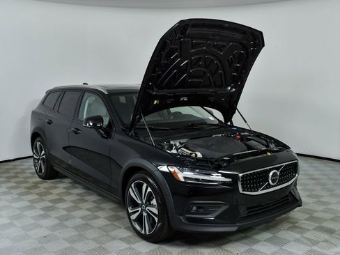 Certified 2024 Volvo V60 B5 Cross Country Plus image 35