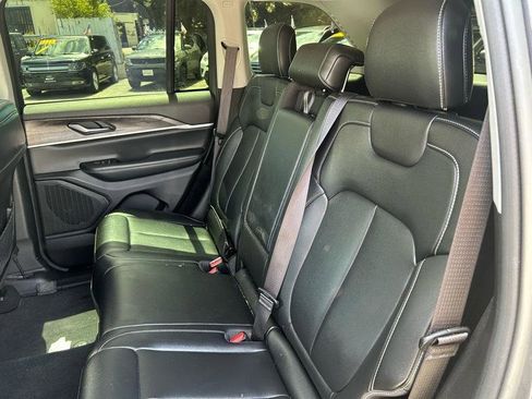 Used 2023 Jeep Grand Cherokee Limited RWD image 15