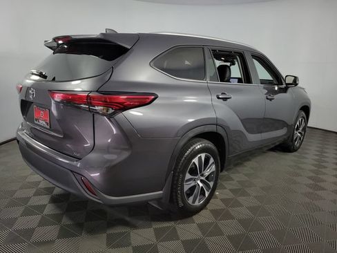 Used 2023 Toyota Highlander XLE FWD image 8