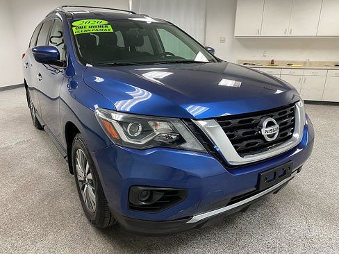 Used 2020 Nissan Pathfinder S image 3