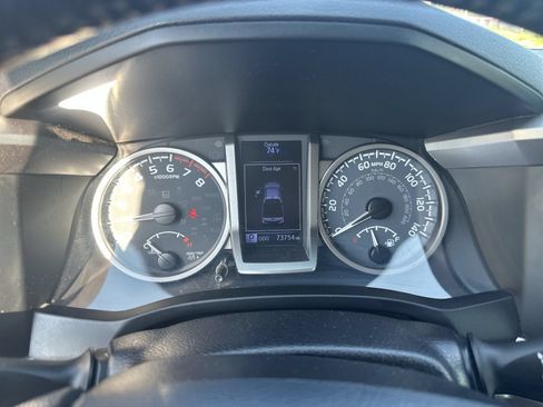 Used 2020 Toyota Tacoma SR5 AWD/4WD image 11