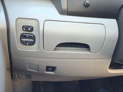 Used 2011 Toyota Camry LE image 15