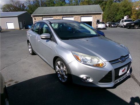 Used 2012 Ford Focus SEL w/ SEL/Titanium Winter Pkg image 17