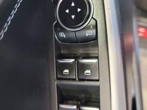 Used 2023 Ford Explorer XLT w/ Equipment Group 202A AWD/4WD image 18