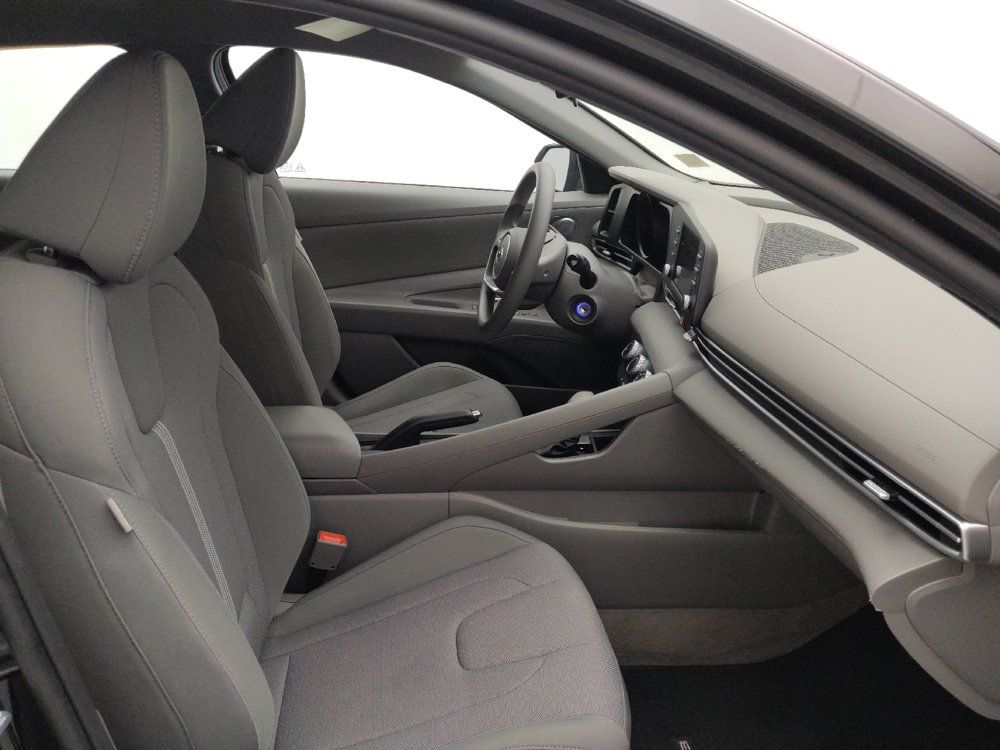 Used 2023 Hyundai Elantra SE FWD image 21