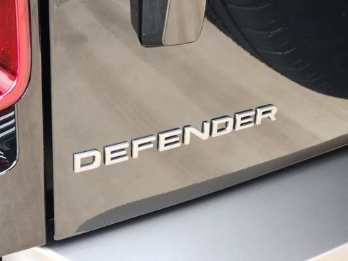 New 2025 Land Rover Defender 110 X-Dynamic SE image 11