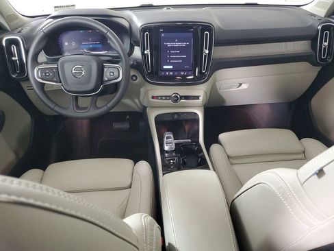 Certified 2024 Volvo XC40 B5 Plus w/ Climate Package AWD/4WD image 17