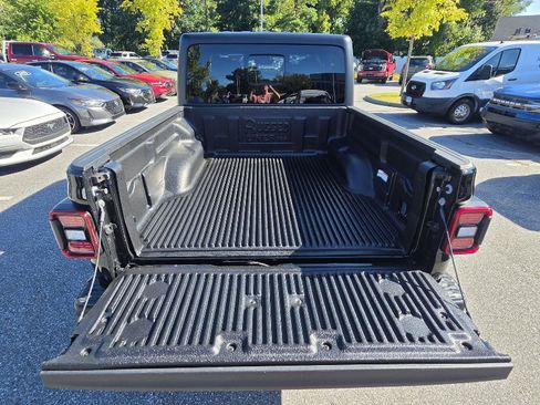 Used 2026 Jeep Gladiator Rubicon AWD/4WD image 5